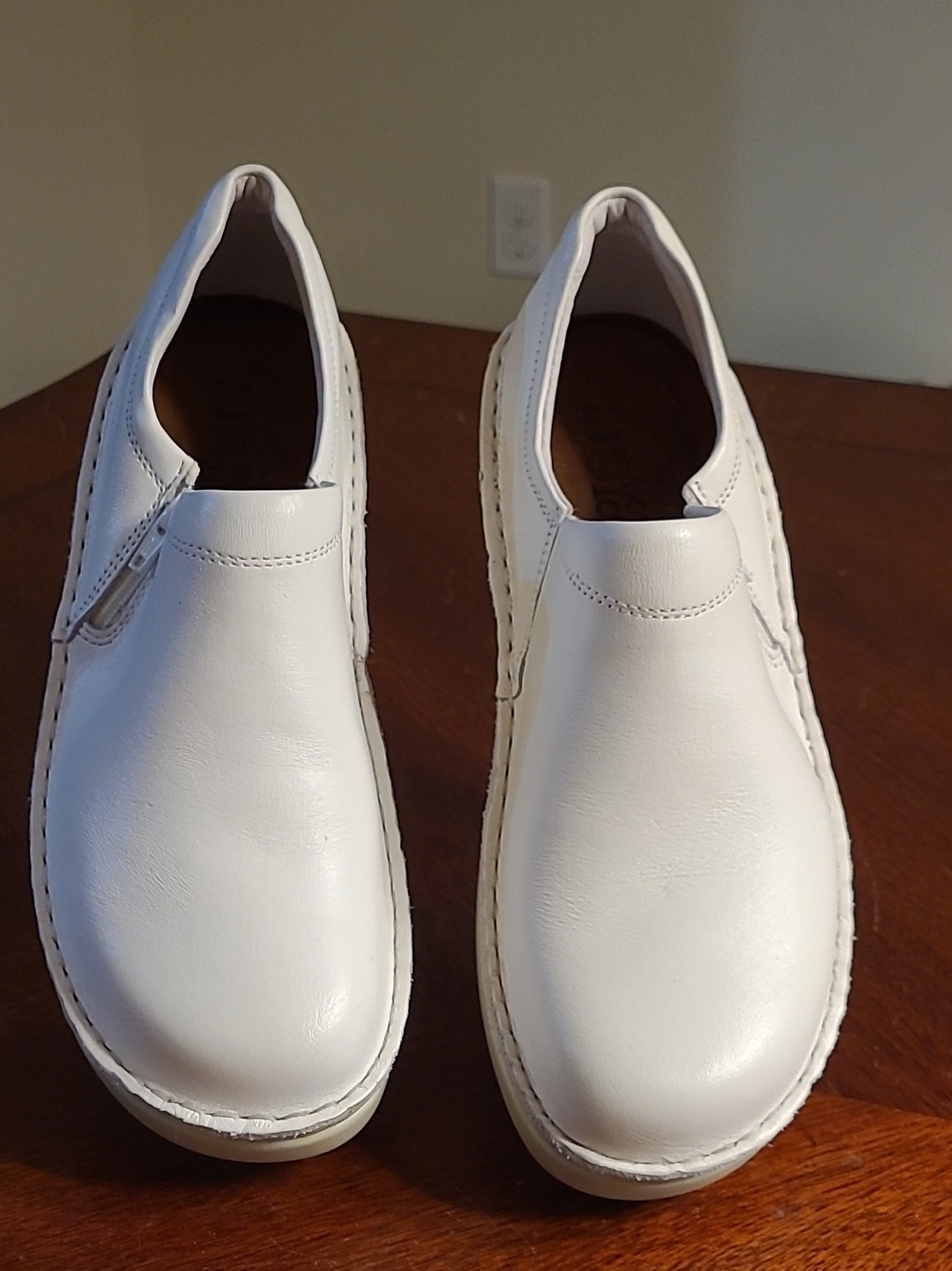 Naot White Leather Side Zip Slip-On Nursing Work Shoes Clogs EU 39 US Womens 8